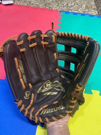 Mizuno right hand 13 inch glove