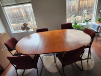 Dining/meeting table/6 chairs