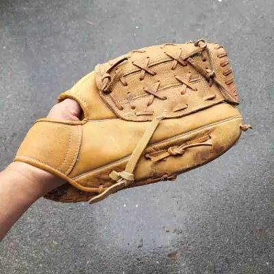 Vintage baseball glove RHP, View more