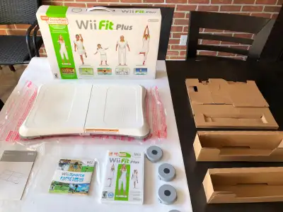 Nintendo Wii Fit Complet dans sa boite. Testé et fonctionnel. Il a appartenu à un adulte J'ai aussi...