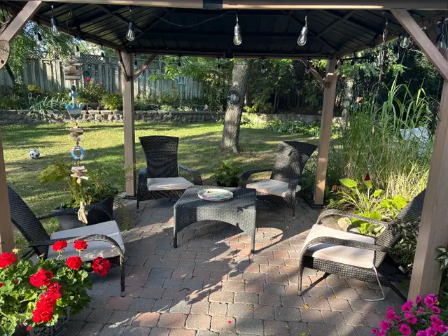 Outdoor furniture & table in Patio & Garden Furniture in Ottawa - Image 2