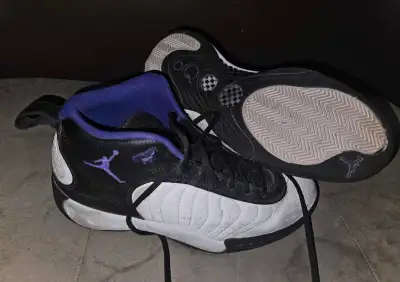 Mens size 11 Jordans, View more