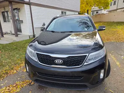 This 2014 Kia Sorento LX FWD is a reliable and well-maintained vehicle, offering a smooth driving ex...