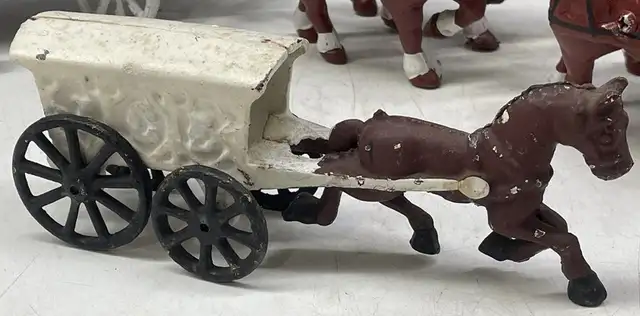 3 Cast Iron Clydesdale Wagons – Budweiser Style (Longest 30”) in Arts & Collectibles in Delta/Surrey/Langley - Image 4