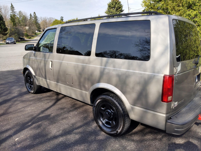 2004 Chevrolet Astro in Cars & Trucks in Ottawa - Image 3