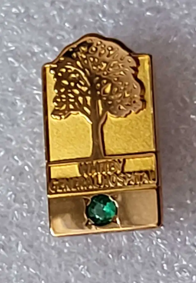 Vintage 10k Gold/ Emerald Whitby General Hospital Service Pin in Arts & Collectibles in Oshawa / Durham Region - Image 4
