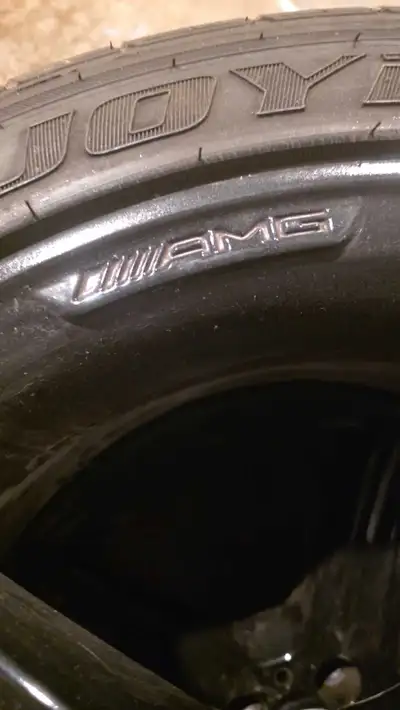 Mercedes benz amg rims size is in the picture