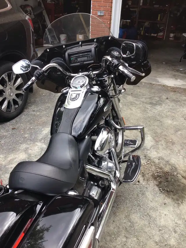 2012 Harley Davidson FLD Dyna Switchback in Street, Cruisers & Choppers in Sudbury - Image 5