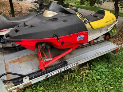 Really cool and rare 2000 polaris xc sp 440 factory race sled, it’s a very early edge chassis with a...