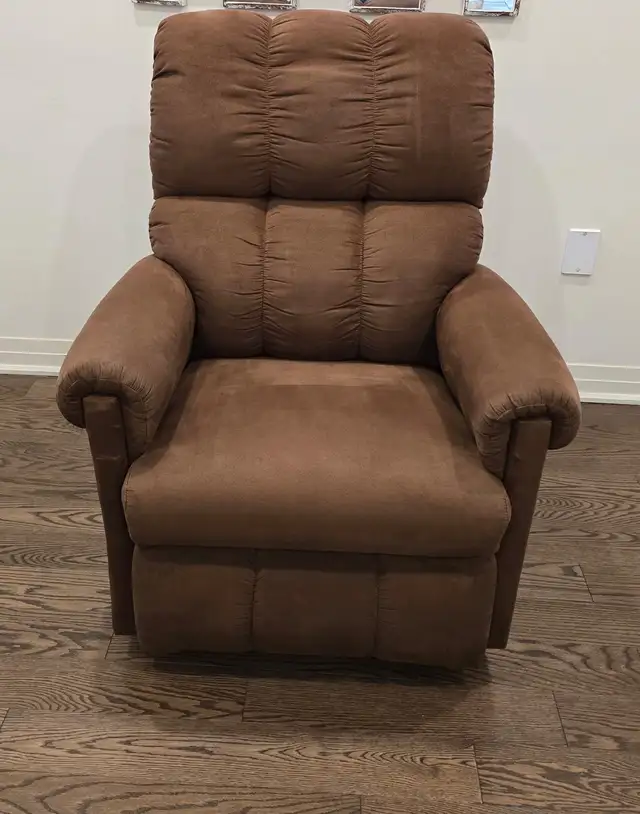 Lazboy Rocker Recliner Chair  in Chairs & Recliners in Oshawa / Durham Region - Image 2