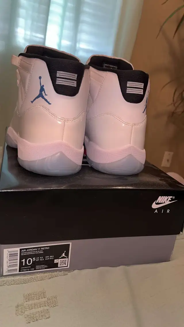 Jordan 11 size 10.5 in Men's Shoes in Mississauga / Peel Region - Image 6