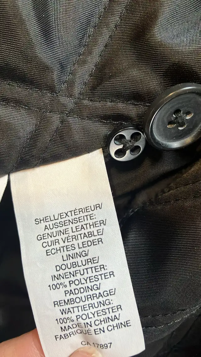 Gap men’s leather jacket size large in Men's in Lethbridge - Image 5
