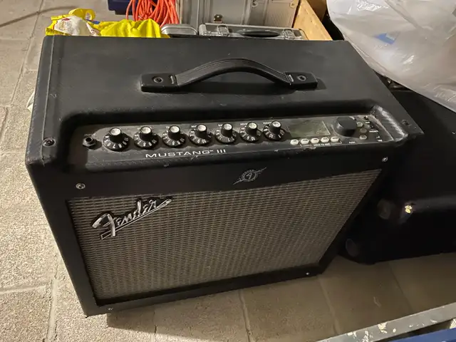 Fender Mustang II guitar amp in Halifax in Amps & Pedals in City of Halifax - Image 2