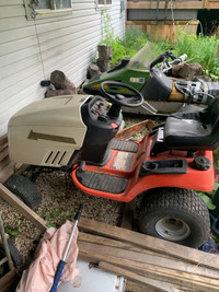 Riding lawn tractor 