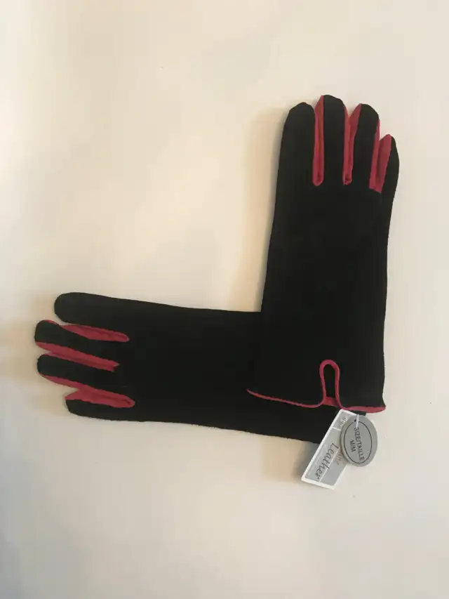 Lady’s New Gloves in Women's - Tops & Outerwear in Mississauga / Peel Region - Image 3