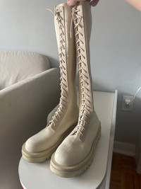 Tall boots 95% new