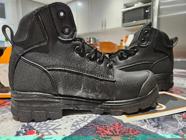 Bottes de travail de STC Footwear in Men's Shoes in Laval / North Shore - Image 10