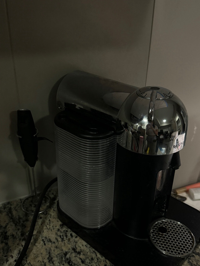 Nespresso Vurtuo Coffee Machine in Coffee Makers in Kitchener / Waterloo