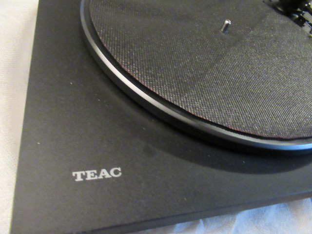 TEAC    BLUETOOTH       TURNTABLE in Stereo Systems & Home Theatre in City of Toronto - Image 2