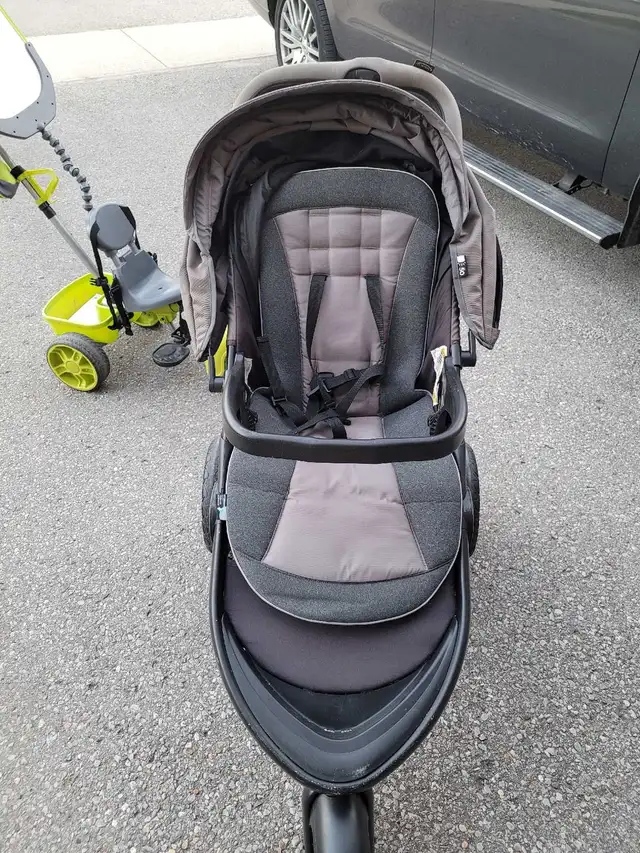 stroller in Strollers, Carriers & Car Seats in Markham / York Region - Image 3
