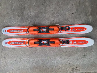 Good condition, no major damages. 90cm long. Bindings are currently set for boot size 28.5.