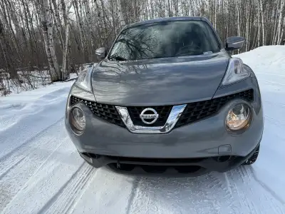 This is a 2016 Nissan Juke with low kilometres. The car has hail damage and aftermarket rims. It run...