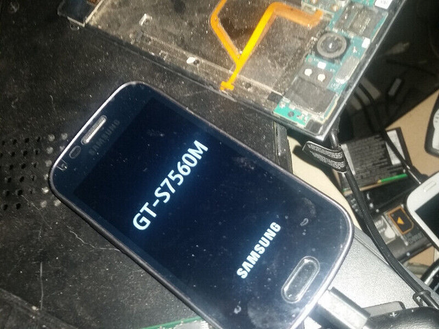Samsung Galaxy Ace II x GT-S7560M - 4GB hundreds of cell phones dans Autre  à Ville de Montréal
