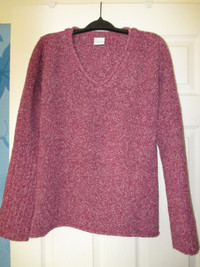 Ladies Columbia V-neck Sweater EUC