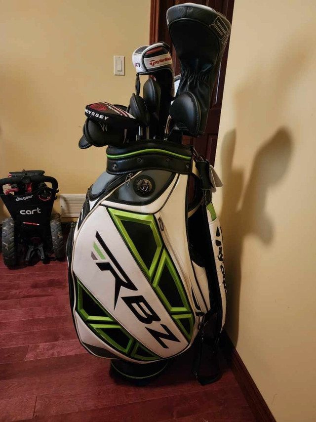 Taylormade tour bag in Golf in Windsor Region - Image 2