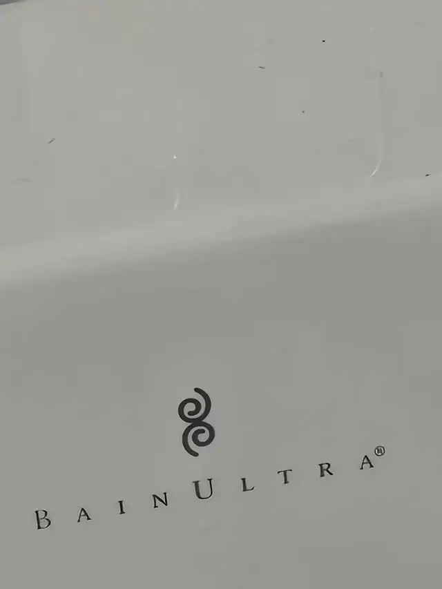 BainUltra Hydromassage Bathtub in Plumbing, Sinks, Toilets & Showers in Calgary - Image 6