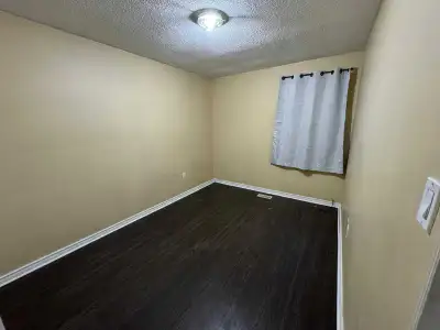 2 Sharing room perhead $400 Room in mainfloor Furnished room All amenities is nearby - TTC, Restaura...