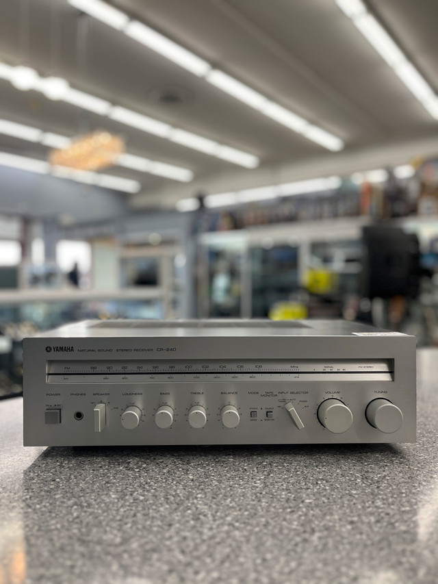 Yamaha CR-240 Stereo Receiver in Stereo Systems & Home Theatre in City of Toronto