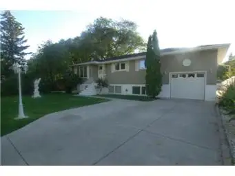 Happy New Yr - 3 bdrm 1.5 ba, separate heat, main flr - Haultain