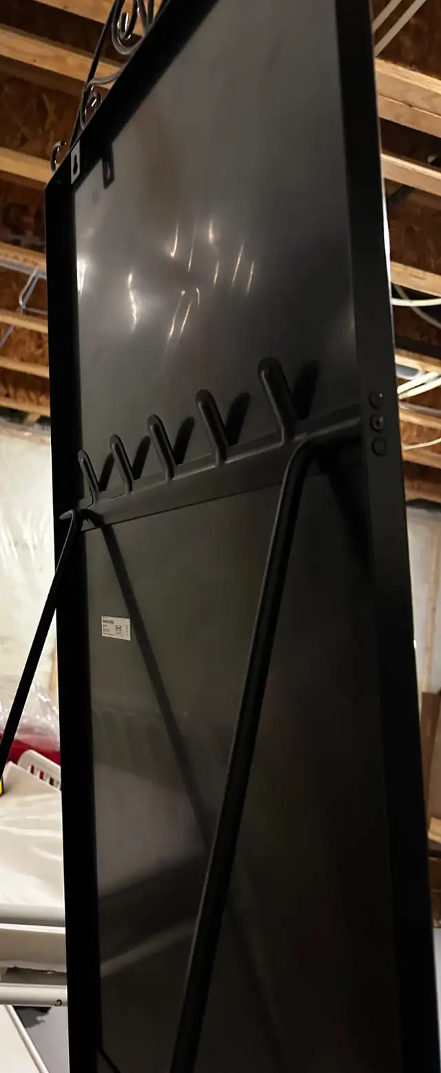 Black standing/wall mirror in Home Décor & Accents in Calgary - Image 4