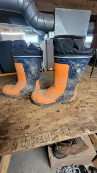 Chainsaw safety rubber boots