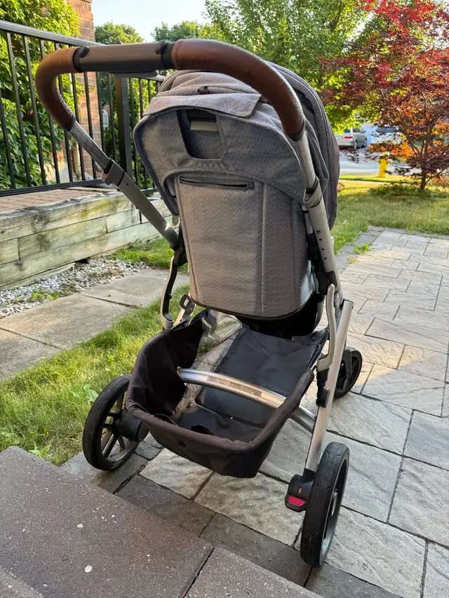 UPPAbaby Vista Stroller – Full Luxury Set in Strollers, Carriers & Car Seats in Markham / York Region - Image 10