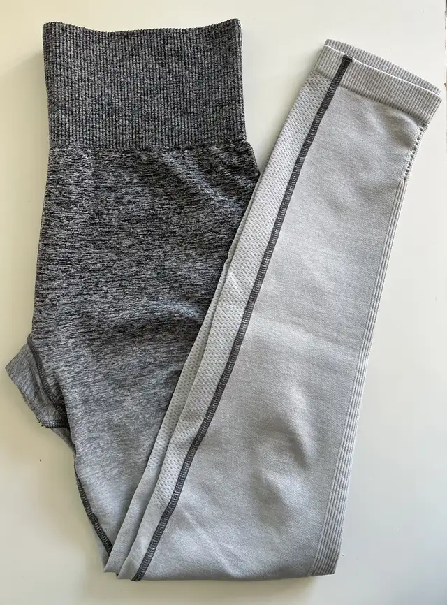 Gym Leggings in Women's - Bottoms in City of Toronto - Image 2