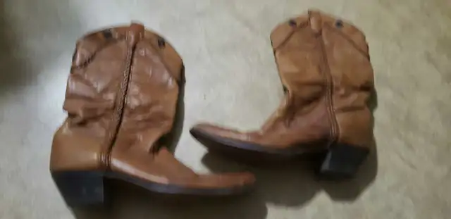 Loredo womans 10M cowboy boots in Women's - Shoes in Norfolk County - Image 2
