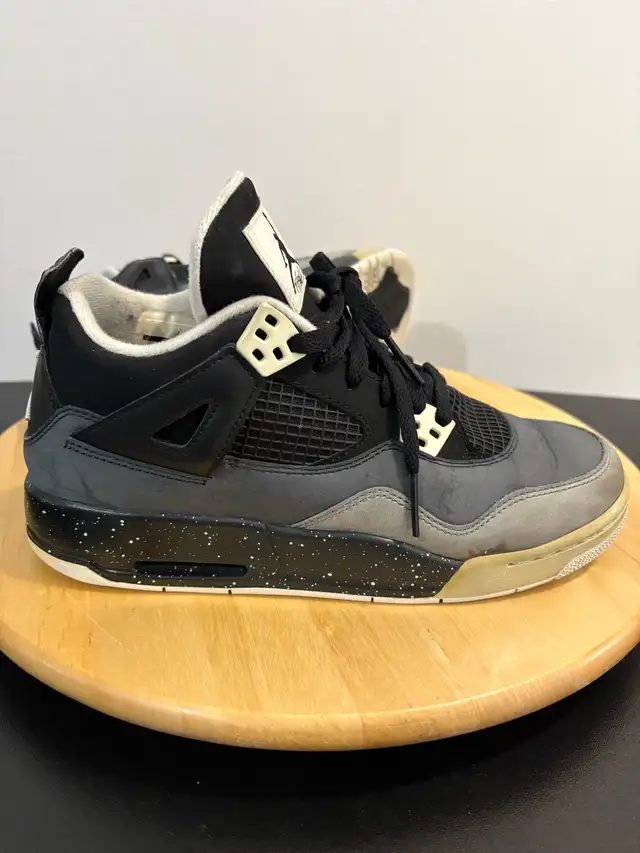Jordan 4 Retro GS in Men's Shoes in City of Toronto - Image 5