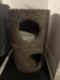 Cat house / bed / tree x2
