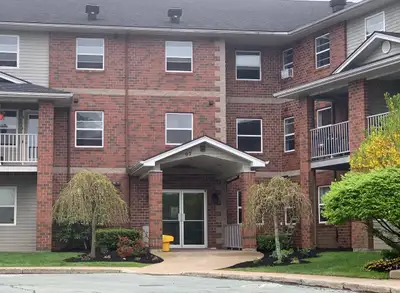 SPACIOUS 2 BEDROOM 2 LEVEL AUGUST 1 CLAYTON PARK WEST