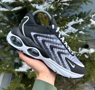 Mens Nike Air Max TW Shoes brand new size 8 Style code: DQ3984-001 Size: US 8 mens // US 9,5 women’s...
