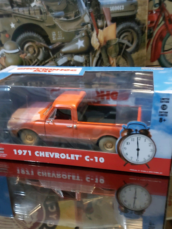 Diecast Cars & Trucks 1:24 th Scale 
C10 Chevy  dans Jouets et jeux  à Hamilton - Image 2
