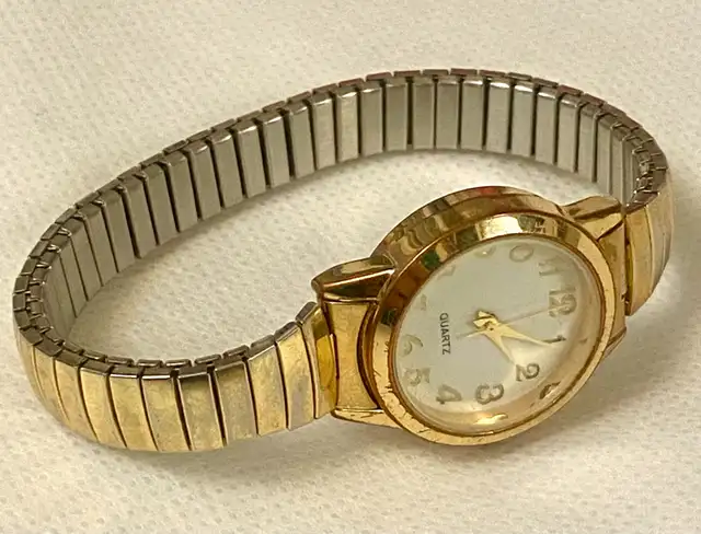 2 vintage watches for 1 price in Jewellery & Watches in City of Toronto - Image 2