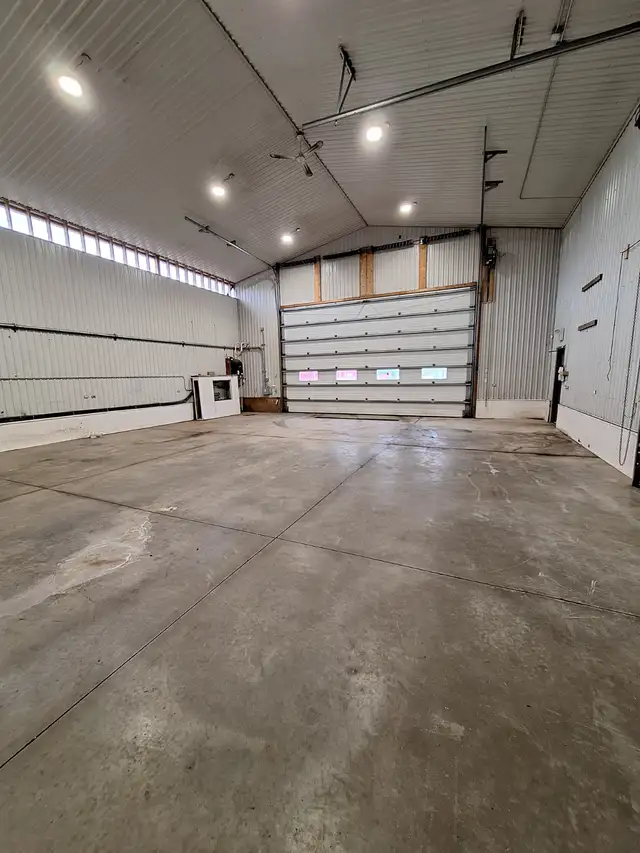 Warehouse Storage in Commercial & Office Space for Rent in London - Image 3