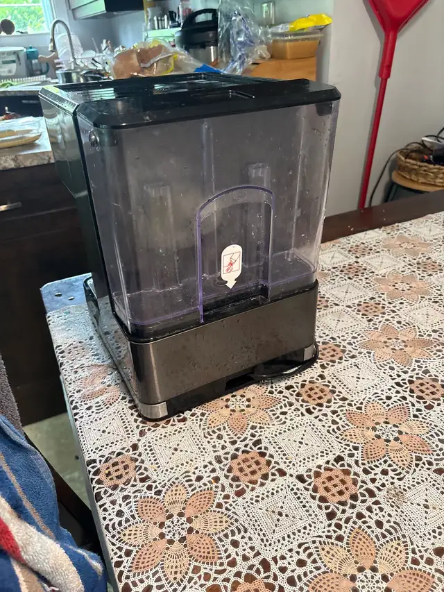 coffee machine  75 dollars482731840126986242