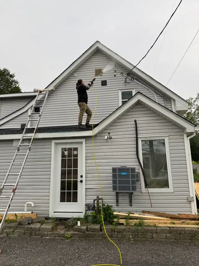 Pressure Washing – Siding, Decks, Driveways & More in Fence, Deck, Railing & Siding in Ottawa - Image 3
