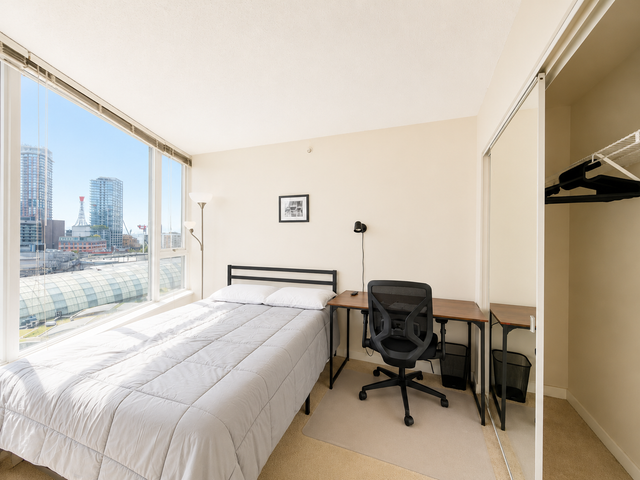 FURNISHED PRIVATE ROOM FOR RENT DOWNTOWN VANCOUVER FOR NEWCOMERS in Room Rentals & Roommates in Vancouver - Image 8