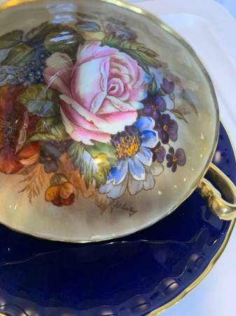 J A Bailey Signed Aynsley England Bone China Cabbage Rose Tea in Arts & Collectibles in Burnaby/New Westminster - Image 3