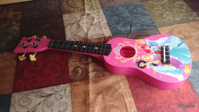 Petite Guitare Princesses – First Act dans Jouets et jeux  à Longueuil/Rive Sud - Image 2